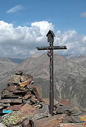 Croce in cima al Vago